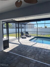 Building Photo - 2926 SE Santa Barbara Pl