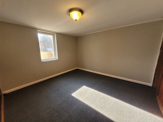 Building Photo - Great two bedroom duplex on Urbandale Avenue!