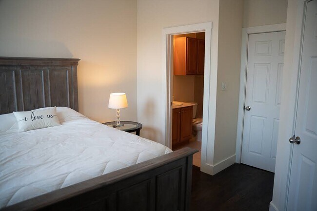 Building Photo - 1204 Lake Pointe Way