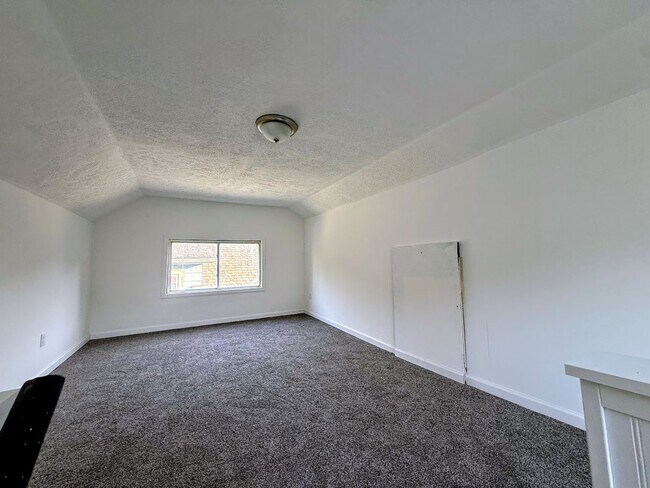 Building Photo - 1055 Beardsley St