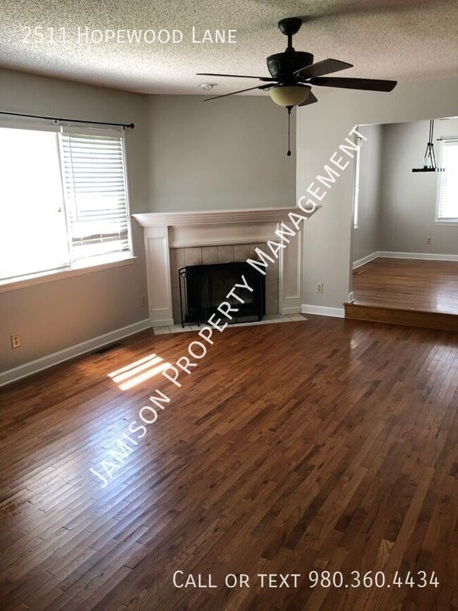 Building Photo - 2511 Hopewood Ln