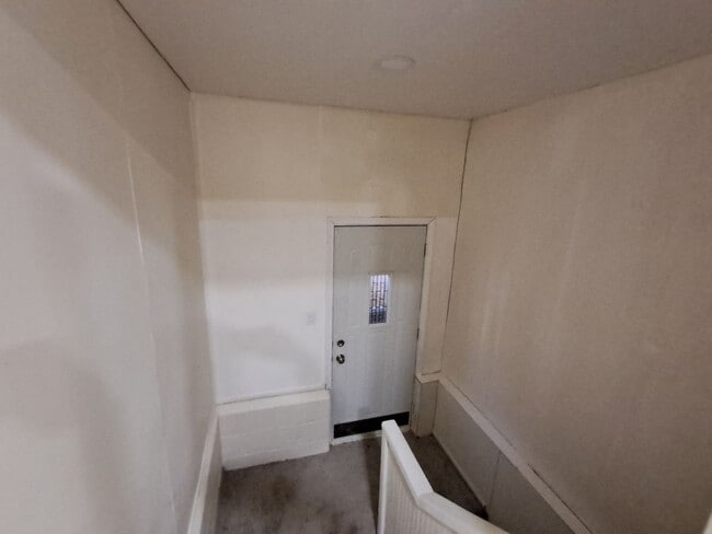 Building Photo - 2-bedroom, newly remodeled home on Flint's far east side