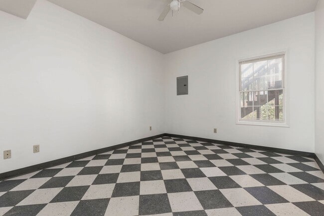 Building Photo - 705 M St