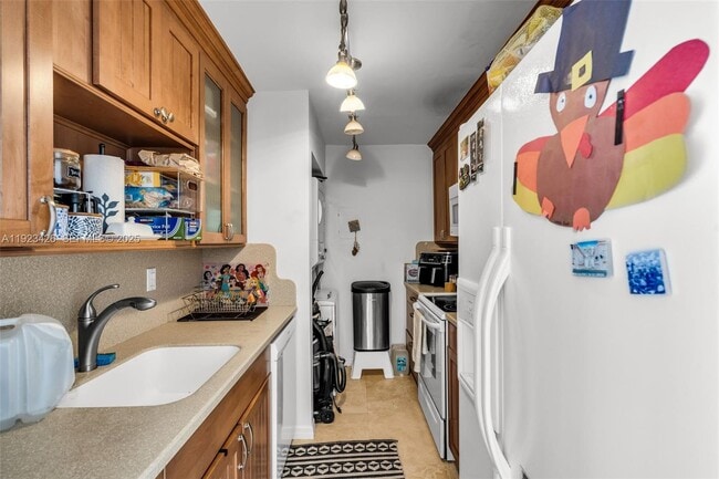 Building Photo - 255 Galen Dr