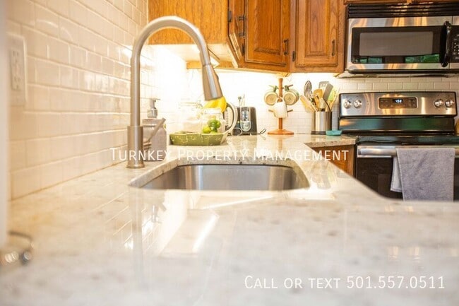 Building Photo - 14205 Longtree Dr