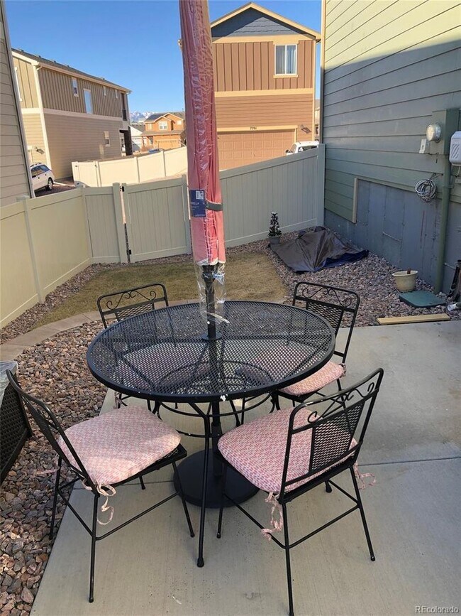 Building Photo - Beautiful 3 Bedroom 3 Bath Home Available for Rent!