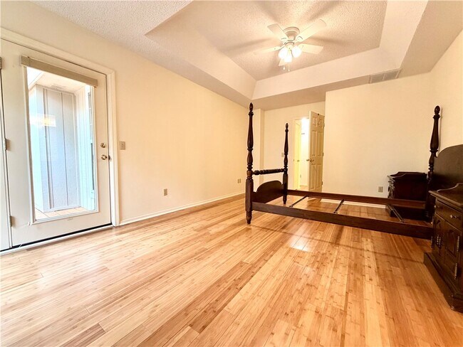 Building Photo - 11 Blakeney Ln