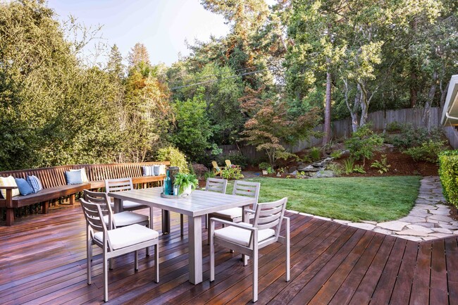 Building Photo - Luxurious Short Term Lease in Atherton: Ov...