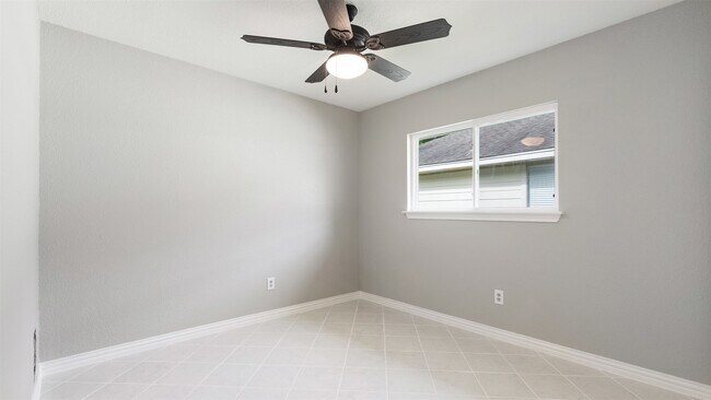 Building Photo - 4007 Green Crest Dr