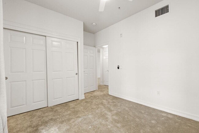 Building Photo - 2 Bed/2 Bath Condo available at Union Square!