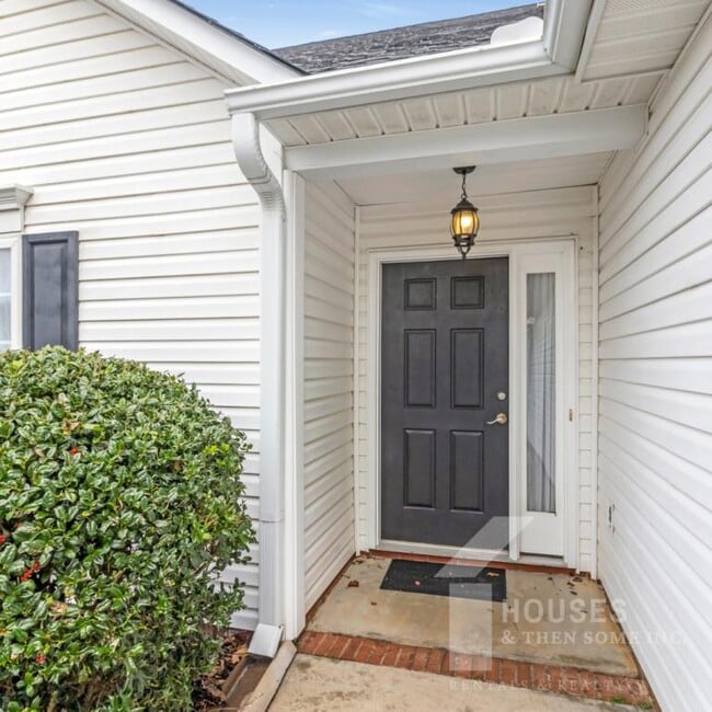Building Photo - 110 Stonington Way