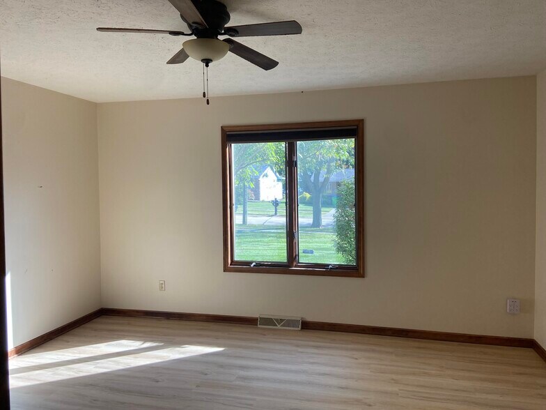 Building Photo - 2812 Eastwood Dr