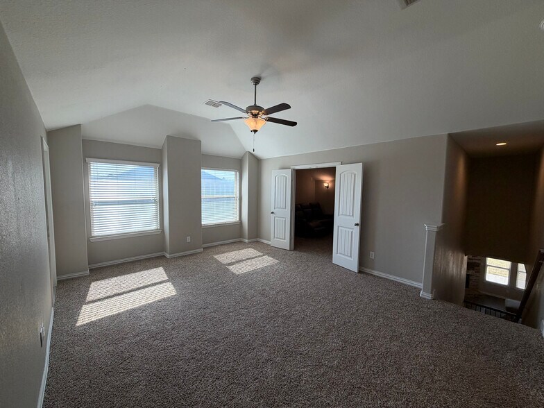 Building Photo - Room in House on Zanna Grace Way