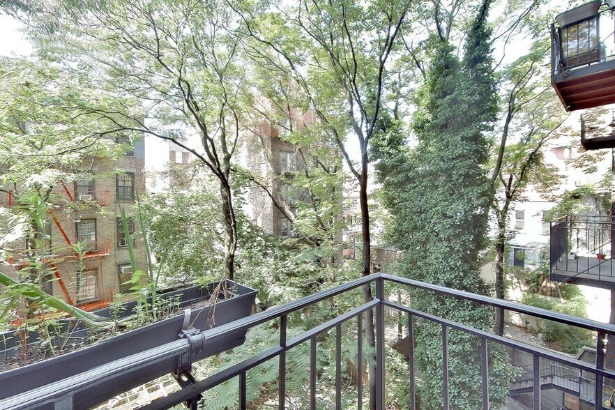 Building Photo - 232 W 14th St