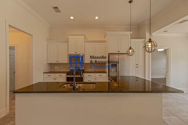 Building Photo - Beautiful 4 bedroom, 2 bathroom house in B...