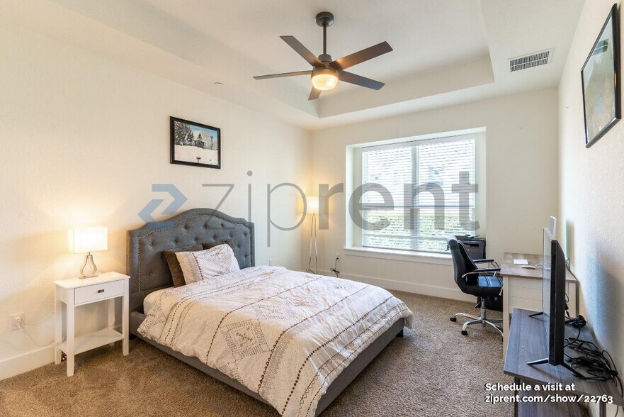 Building Photo - Unit