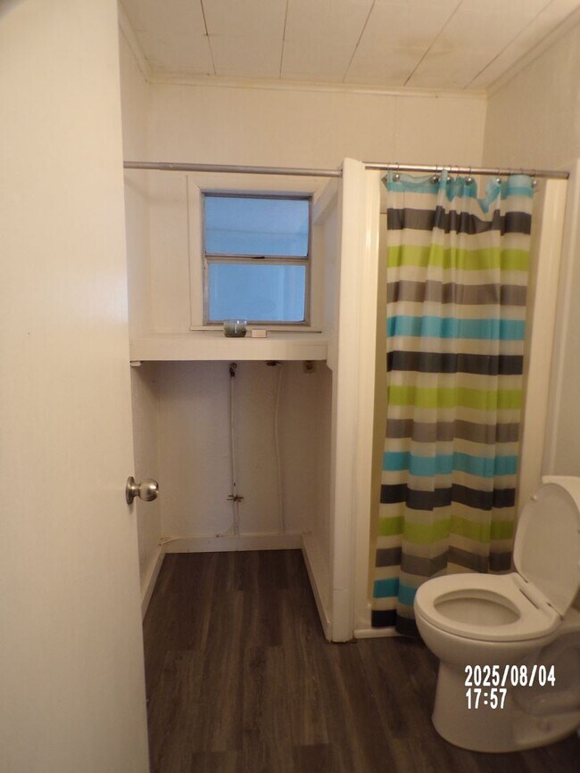 Building Photo - centrally located, pets negotiable with owner approval