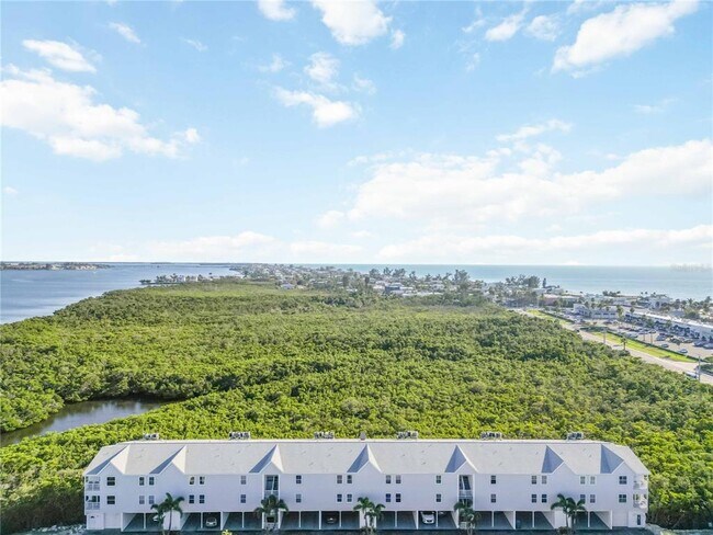 Building Photo - 3607 E Bay Dr