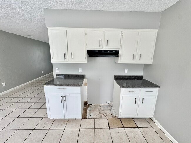 Building Photo - 5168 Corkwood Dr