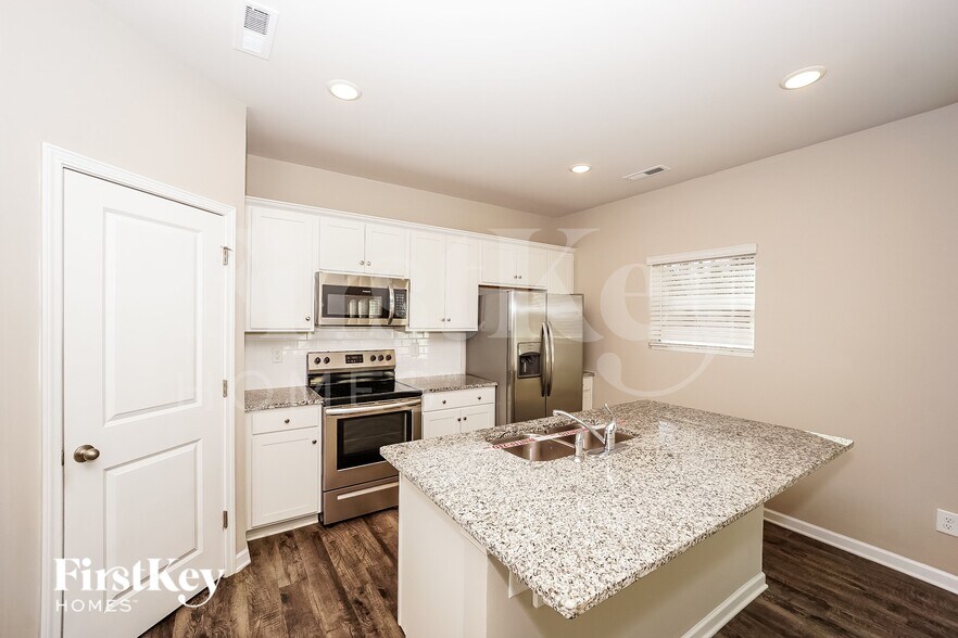 Building Photo - 9620 Hamel St