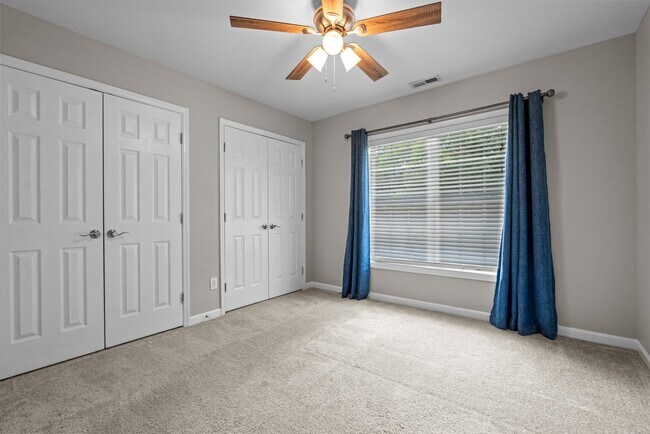 Building Photo - 3 Bed 2 Bath Convenient to Fayetteville an...