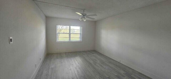 Building Photo - 12701 SW 13th St