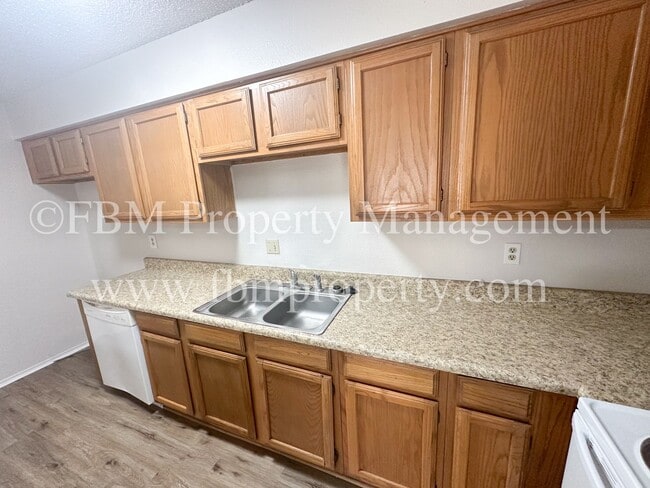 Building Photo - 221 Highland Ave