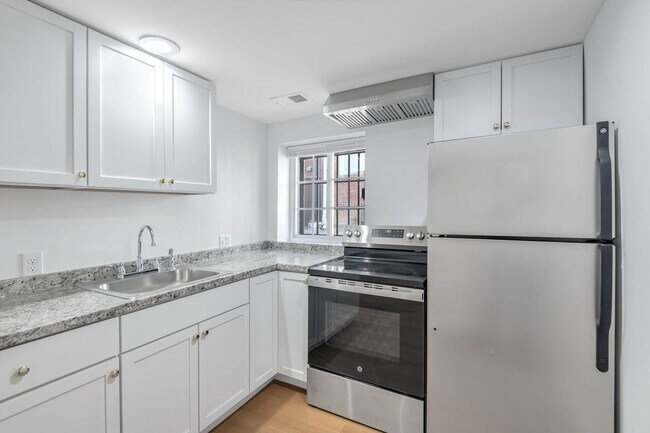 Building Photo - Columbia Heights Apartment | 1 Bed | 1 Bath | 450 Sf