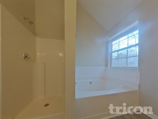 Building Photo - 6972 Foxmoor Way