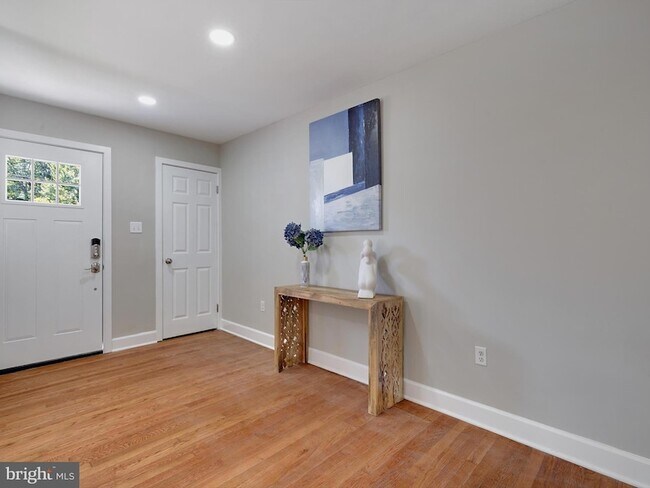 Building Photo - 4502 Elmwood Rd