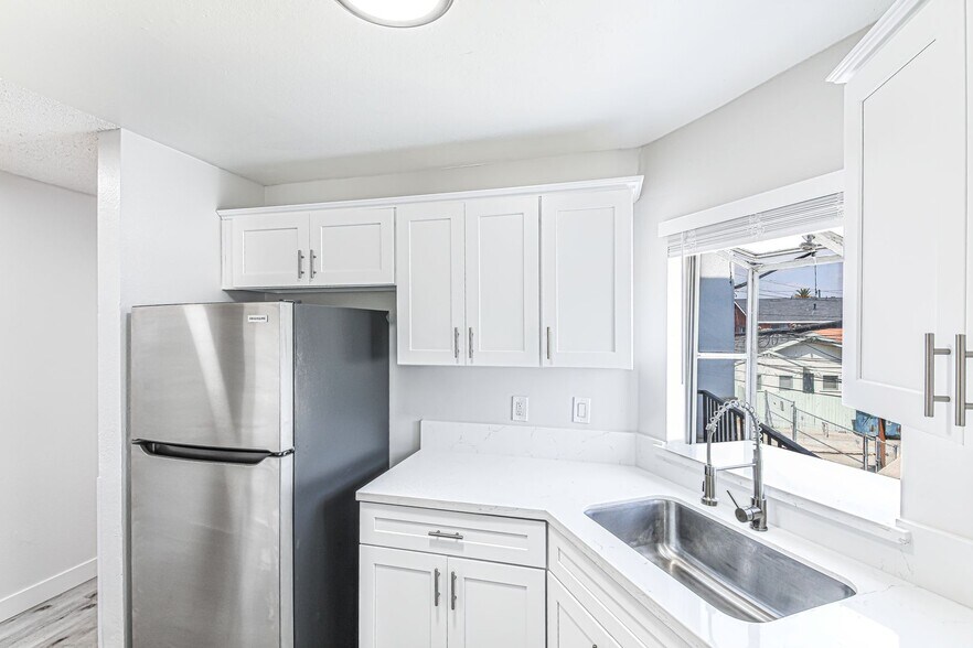 Building Photo - 1128 Stanley Ave