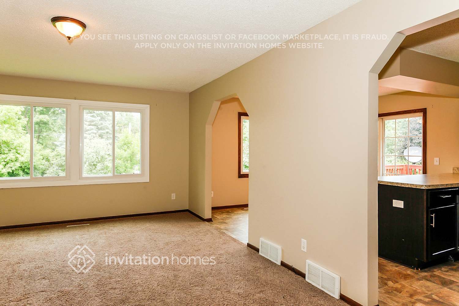 Building Photo - 4804 W Hidden Valley Dr