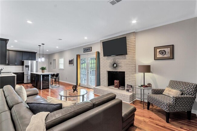 Building Photo - 2418 Bollingbrook Dr SW