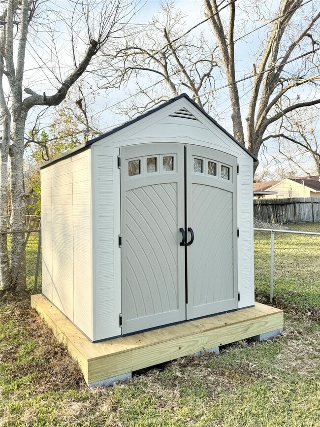 Building Photo - 137 Laurel St