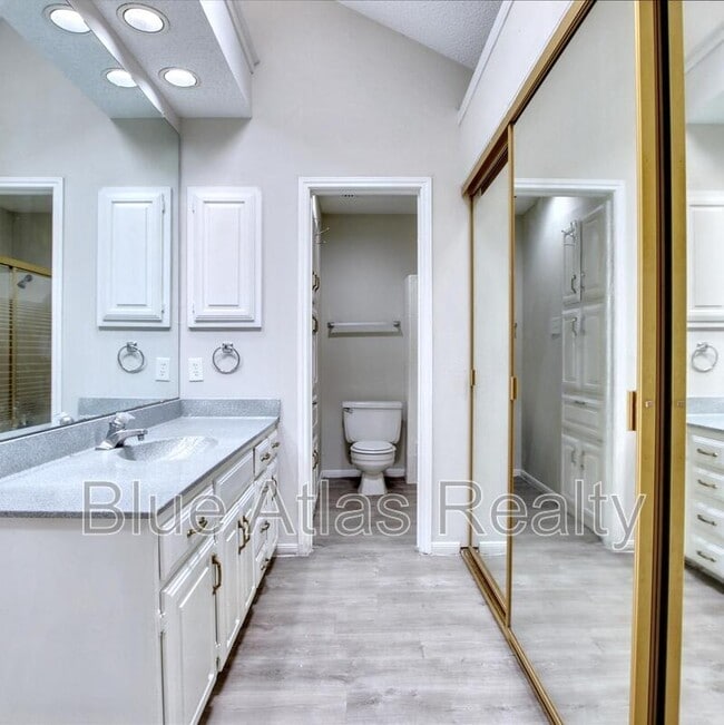 Building Photo - 712 Via Miramonte