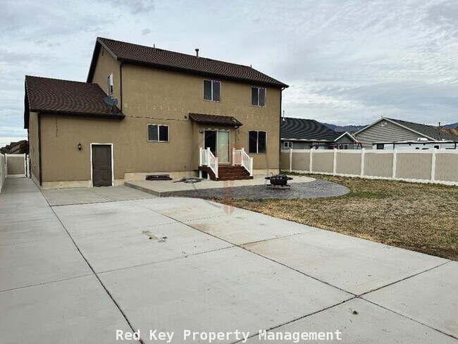 Building Photo - 770 N Single Family Home