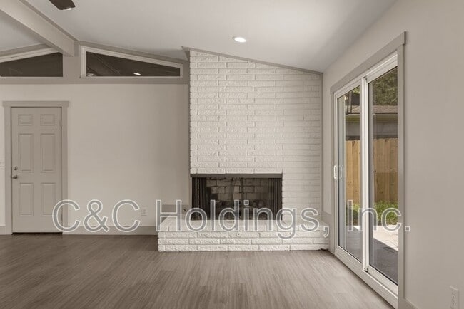 Building Photo - 4541 E 32nd Pl