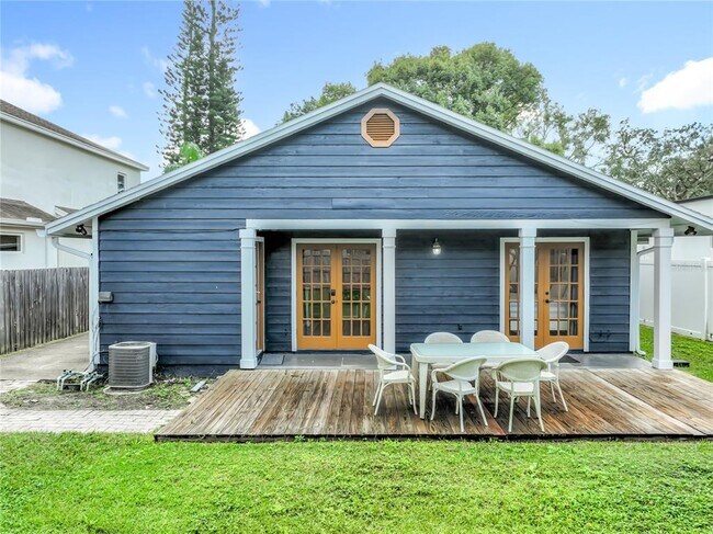 Building Photo - 1681 Walnut Ave