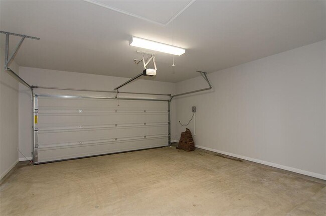 Building Photo - 905 Olive Creek Dr
