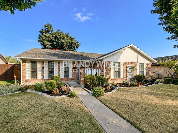 Building Photo - 3025 Jamestown Dr