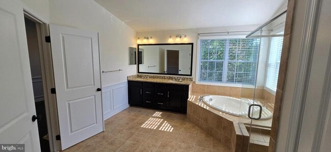 Building Photo - 42826 Edgegrove Heights Terrace