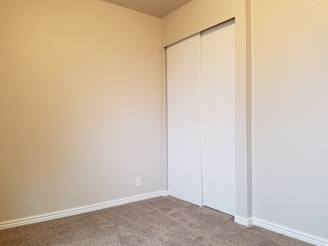 Building Photo - 7942 S Chadbourne Dr