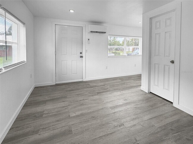 Building Photo - 525 S Seminole Ave