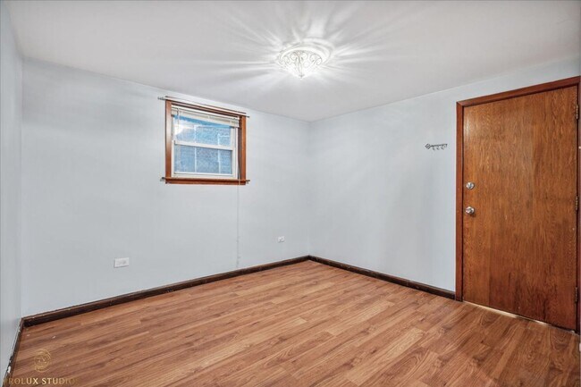 Building Photo - 5645 W 63rd Pl