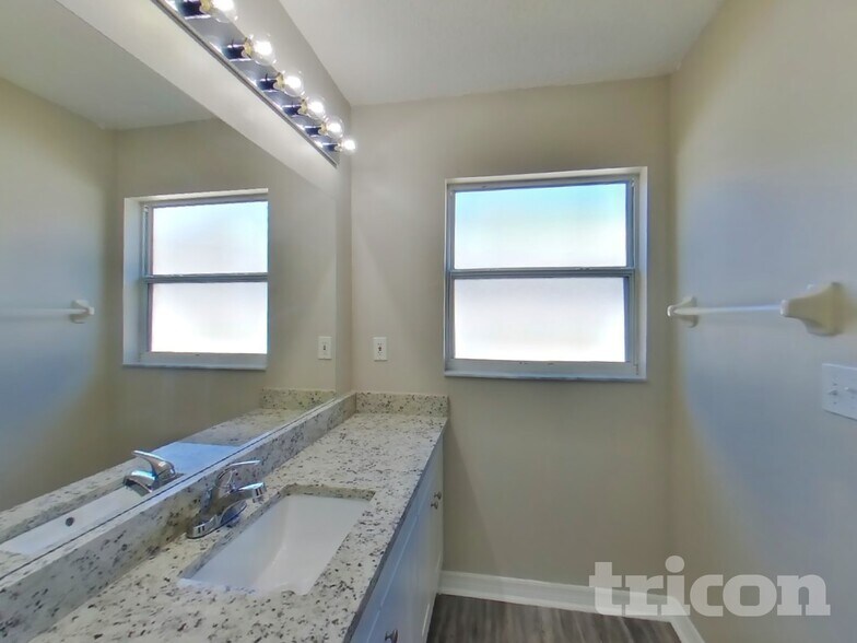 Building Photo - 15201 Margaux Dr