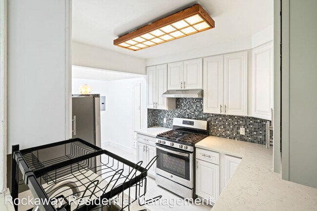 Building Photo - 3 br, 1 bath House - 1559 Funston Ave.