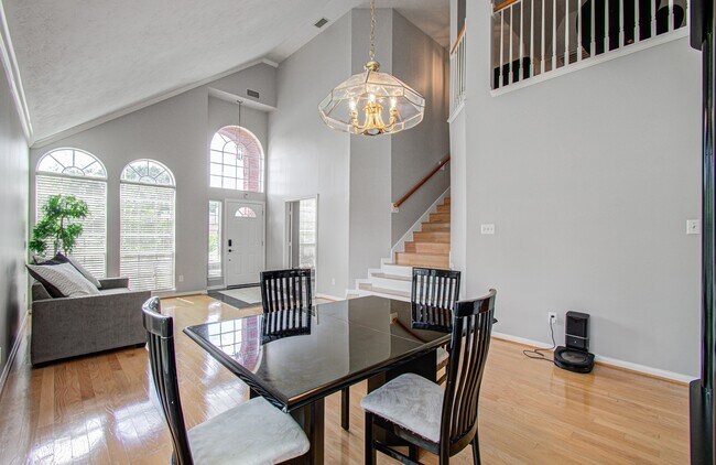 Building Photo - 3043 W Hampton Dr