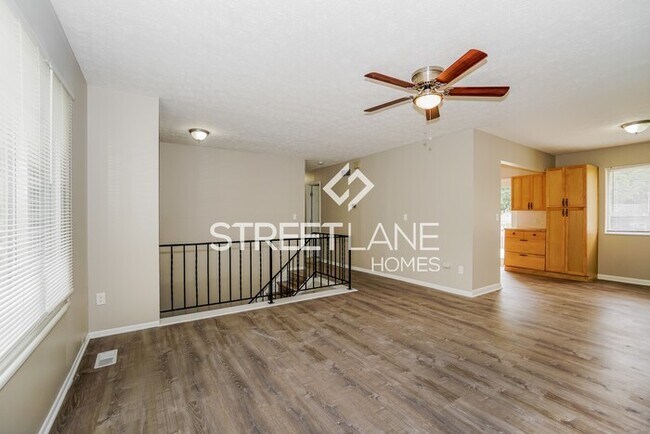 Building Photo - REDUCED!