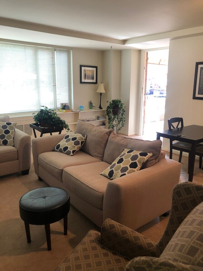 Patio door - 1121 Arlington Blvd