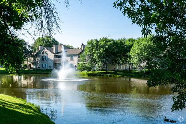 Building Photo - Oak Lake at Crooked Creek